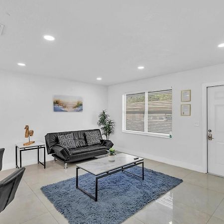 2 Bdrm Modern House Mins From Beach & Casino Hb1 Hallandale Beach Esterno foto