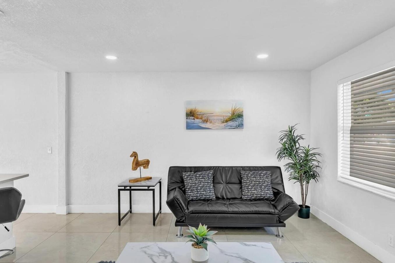 2 Bdrm Modern House Mins From Beach & Casino Hb1 Hallandale Beach Esterno foto