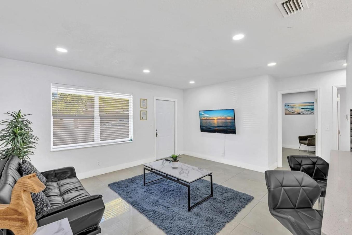 2 Bdrm Modern House Mins From Beach & Casino Hb1 Hallandale Beach Esterno foto