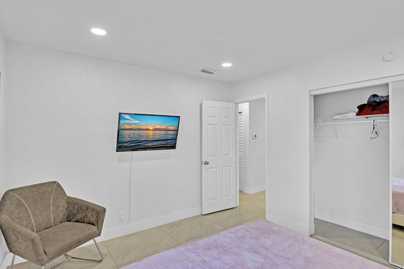 2 Bdrm Modern House Mins From Beach & Casino Hb1 Hallandale Beach Esterno foto