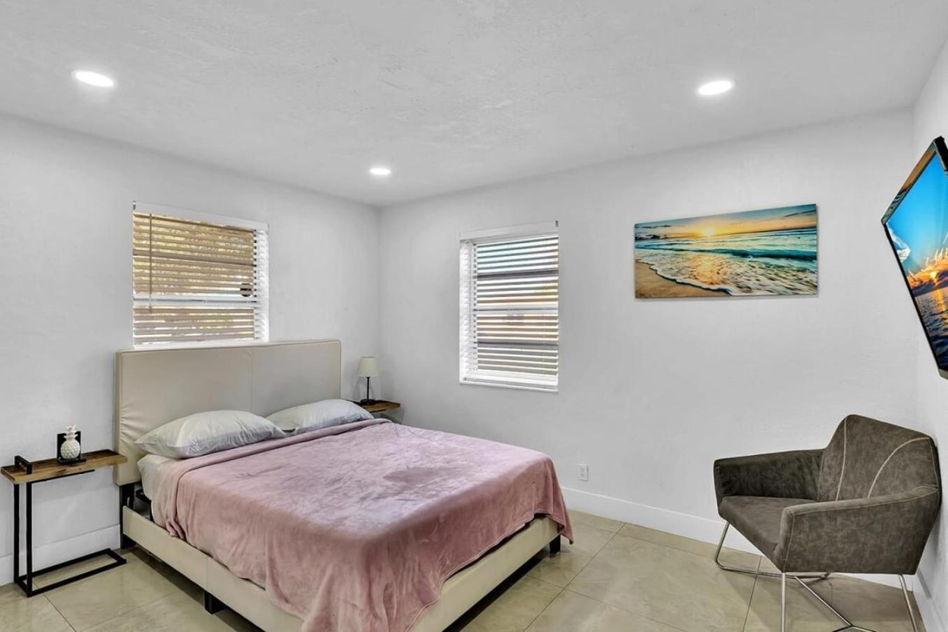 2 Bdrm Modern House Mins From Beach & Casino Hb1 Hallandale Beach Esterno foto